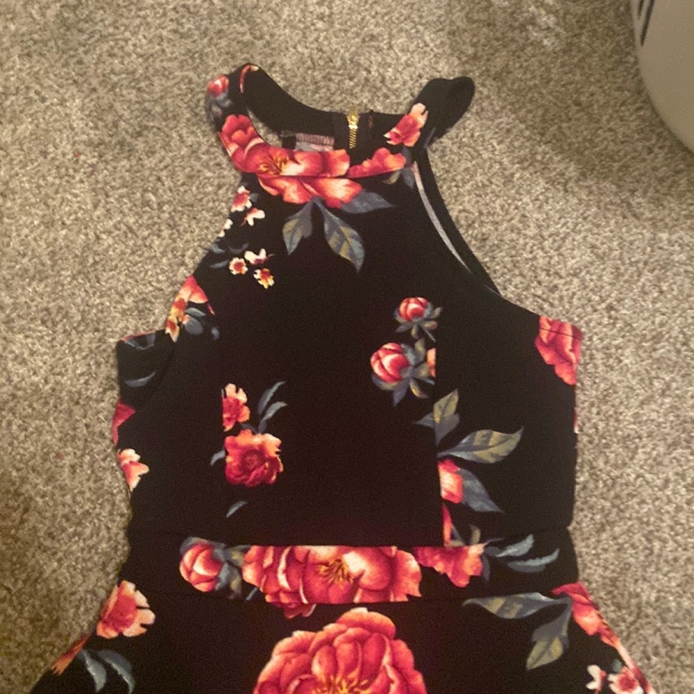 Cute halter dress with a nice little hole in the back
